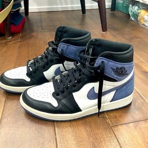 Air Jordan 1 Retro High OG “Blue Moon” - lightly worn